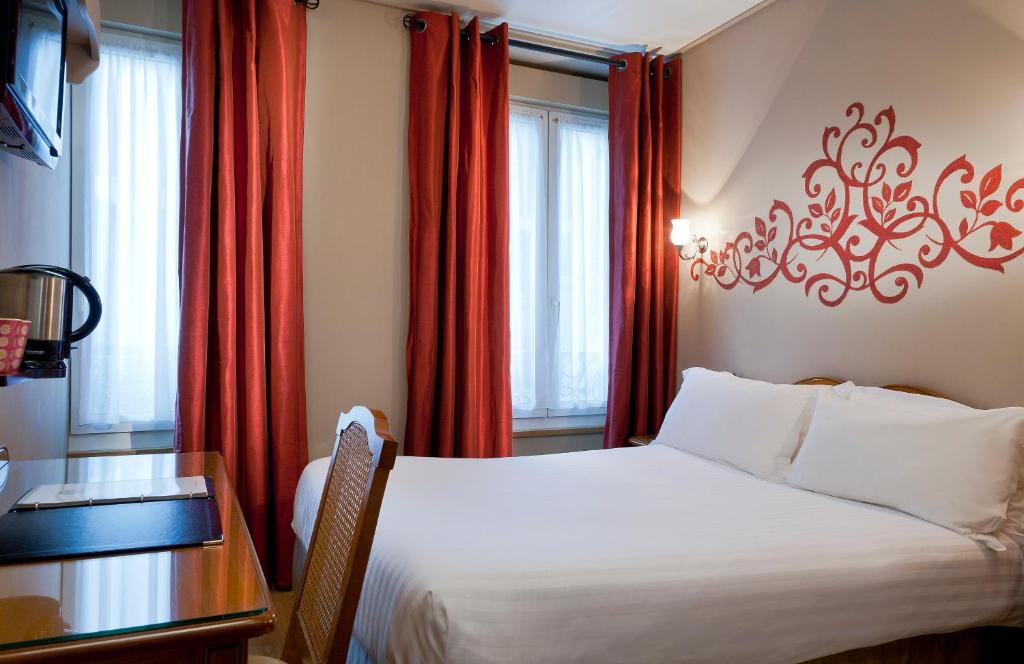 Двухместный (Classic Double Room with Double Bed - Non-Smoking) отеля Best Western Aurore, Париж