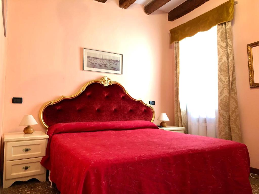 Двухместный (Стандартный двухместный номер с 1 кроватью) отеля Alloggi Serena, Венеция