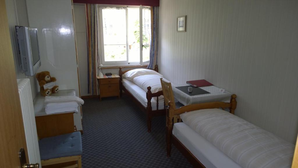 Двухместный (Двухместный номер с 2 отдельными кроватями и общей ванной комнатой) отеля Swiss Lodge Hotel Bernerhof, Венген