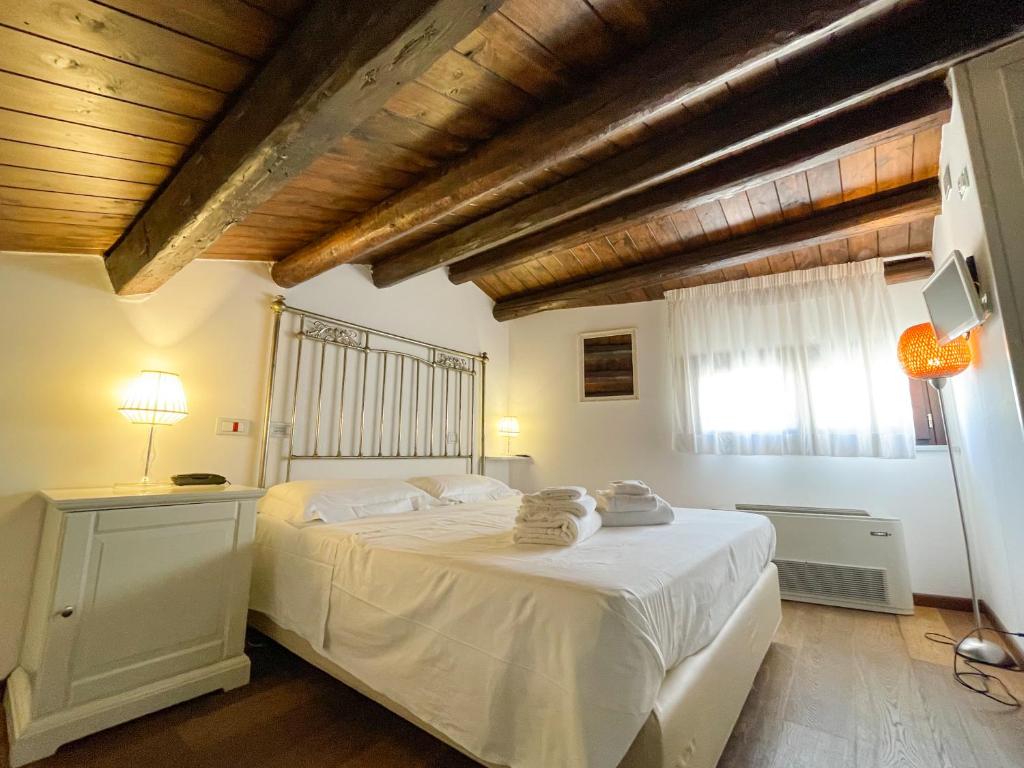 Двухместный (Бюджетный двухместный номер с 1 кроватью) отеля Hotel La Plumeria, Чефалу