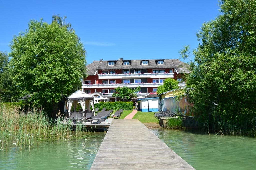 Hotel Silvia near the lake