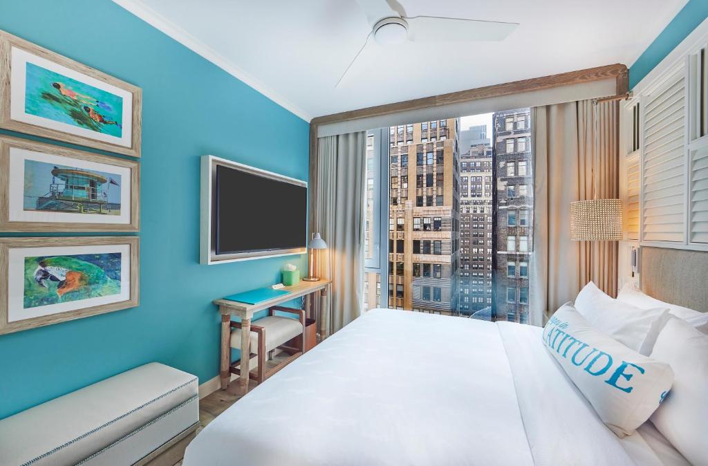 Двухместный (Улучшенный номер с кроватью размера «king-size») отеля Margaritaville Resort Times Square, Нью-Йорк