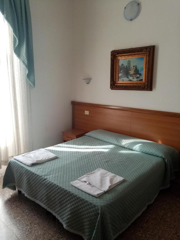 Двухместный (Двухместный номер с 1 кроватью или 2 отдельными кроватями и собственной ванной комнатой) отеля Ritmo Blues B&B, Рим