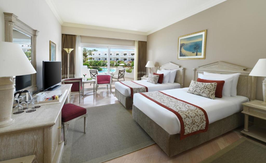 Двухместный (Улучшенный двухместный номер с 2 отдельными кроватями) курортного отеля Iberotel Palace, Шарм-эль-Шейх