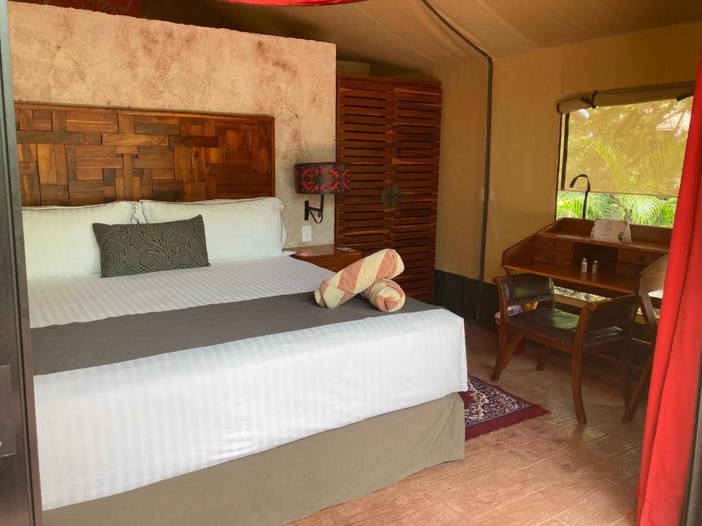 Двухместный (Улучшенный номер с гидромассажной ванной) отеля Serenity Eco Luxury Tented Camp by Xperience Hotels, Кспу-Ха