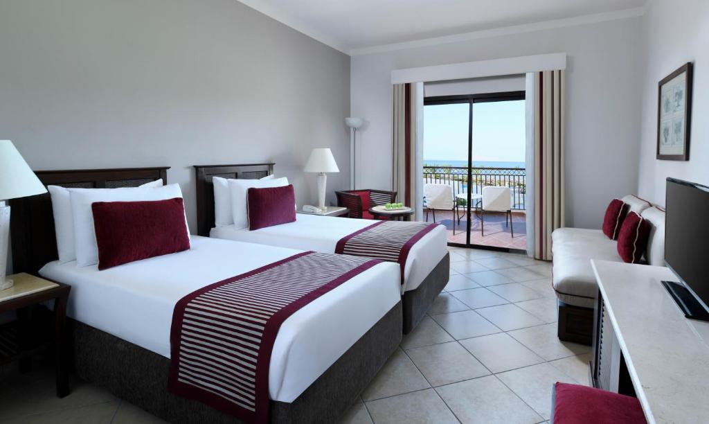 Двухместный (Улучшенный номер с видом на море и 2 отдельными кроватями) курортного отеля Jaz Belvedere Resort, Шарм-эль-Шейх