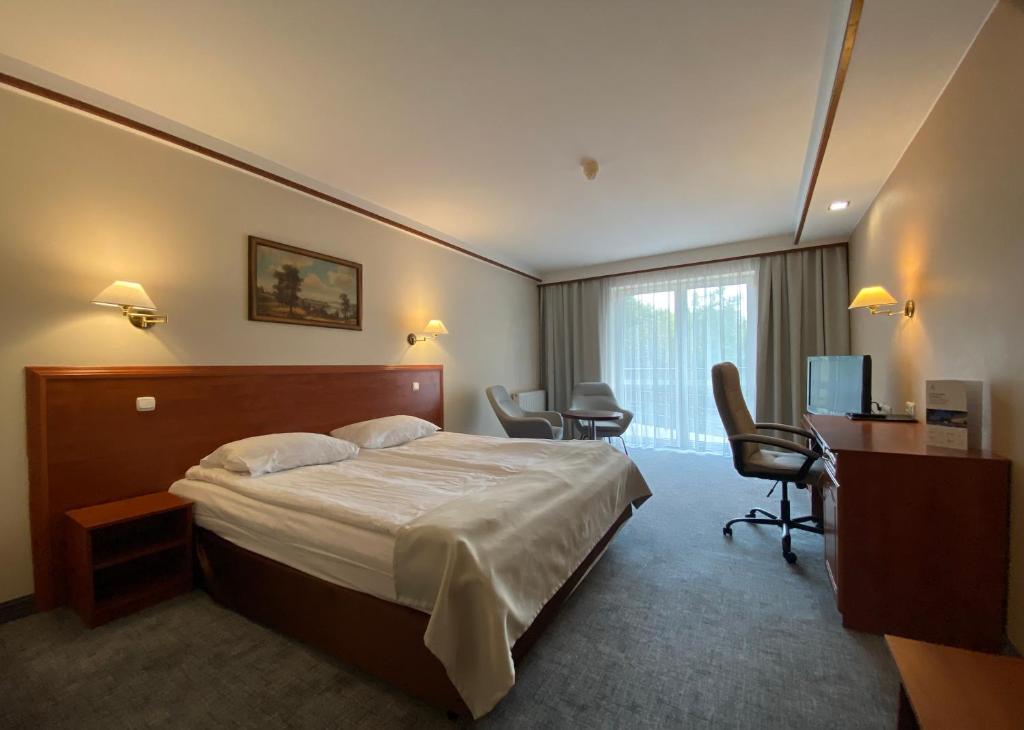 Двухместный (Улучшенный двухместный номер с 1 кроватью) отеля Hotel Ambasador Chojny, Лодзь