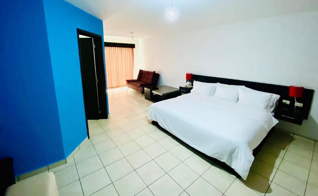 Двухместный (Двухместный номер Делюкс с 1 кроватью) отеля Suites del Real, Гвадалахара