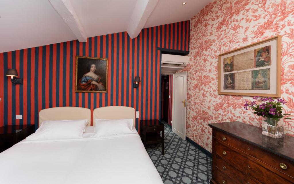 Двухместный (Улучшенный двухместный номер с 1 кроватью или 2 отдельными кроватями) отеля Hôtel Saint Germain, Париж