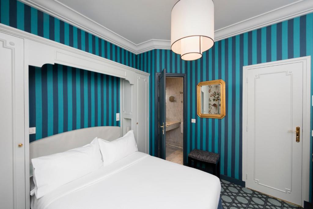 Двухместный (Классический двухместный номер с 1 кроватью и душем) отеля Hôtel Saint Germain, Париж