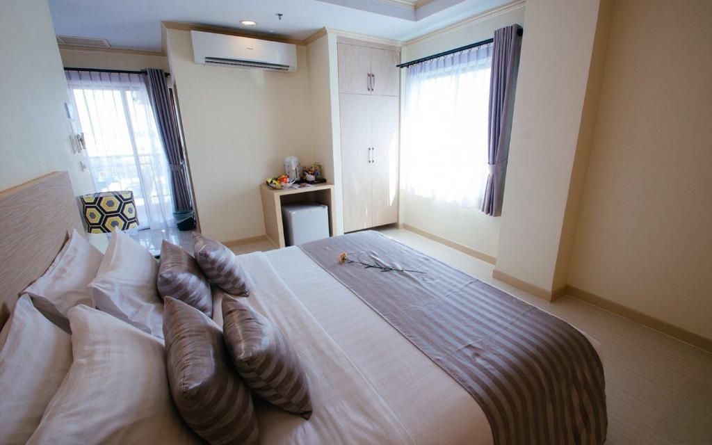 Двухместный (Двухместный номер Делюкс с 1 кроватью и ванной) отеля Thipurai City, Хуахин