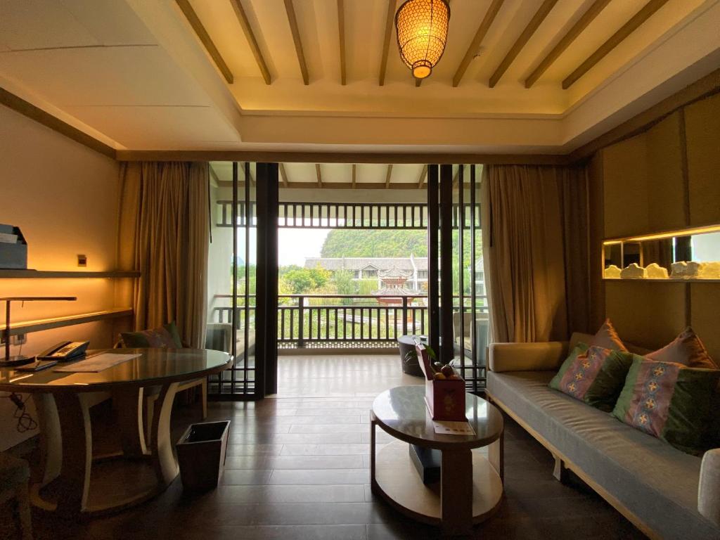 Сьюит (Pagoda Lake Twin Suite), Banyan Tree Yangshuo