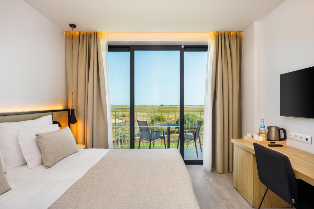 Двухместный (Classic Double Room with Ria View) курортного отеля Cabanas Park Resort, Кабанаш-де-Тавира