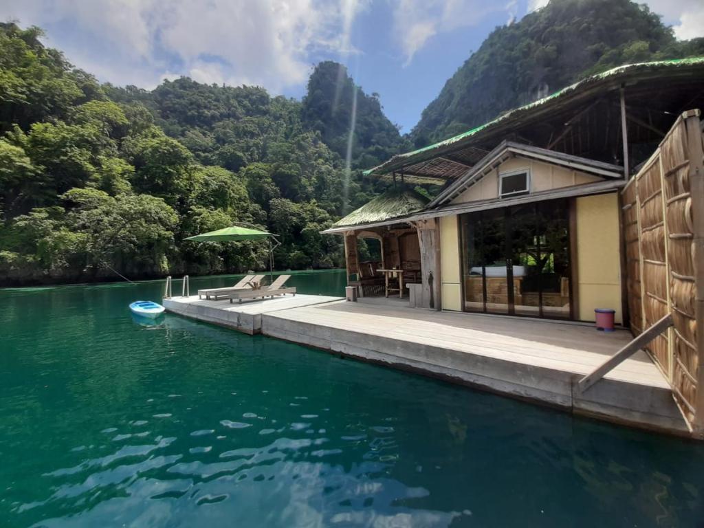 Сьюит (Люкс с кроватью размера «king-size» и видом на море), Paolyn Floating House Restaurant