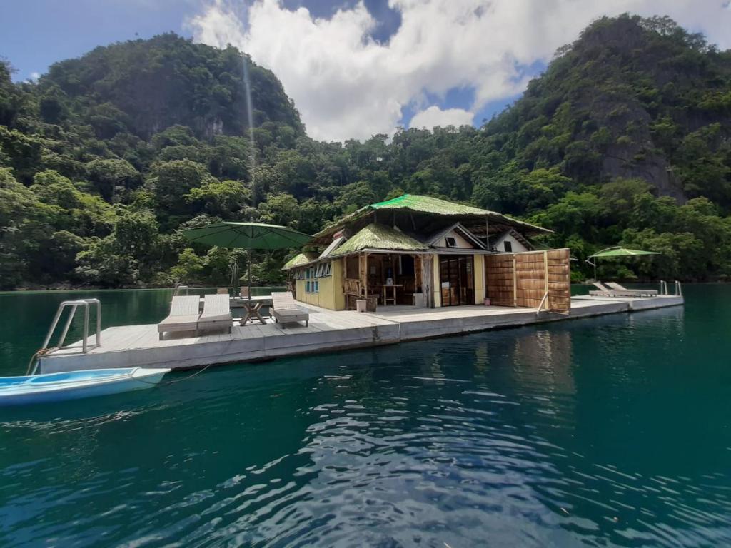 Сьюит (Люкс с кроватью размера «king-size» и видом на море), Paolyn Floating House Restaurant