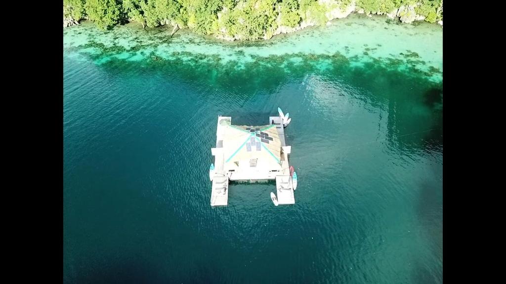 Сьюит (Люкс с кроватью размера «king-size» и видом на море), Paolyn Floating House Restaurant