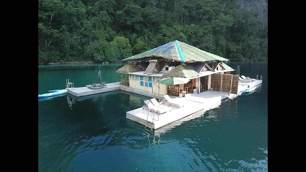 Сьюит (Люкс с кроватью размера «king-size» и видом на море), Paolyn Floating House Restaurant