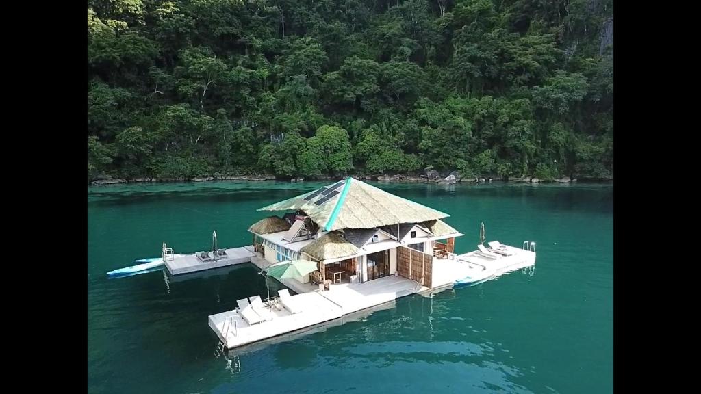 Сьюит (Люкс с кроватью размера «king-size» и видом на море), Paolyn Floating House Restaurant