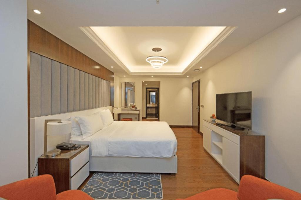 Апартаменты (Апартаменты с 4 спальнями) апарт-отеля Number One Tower Suites, Дубай