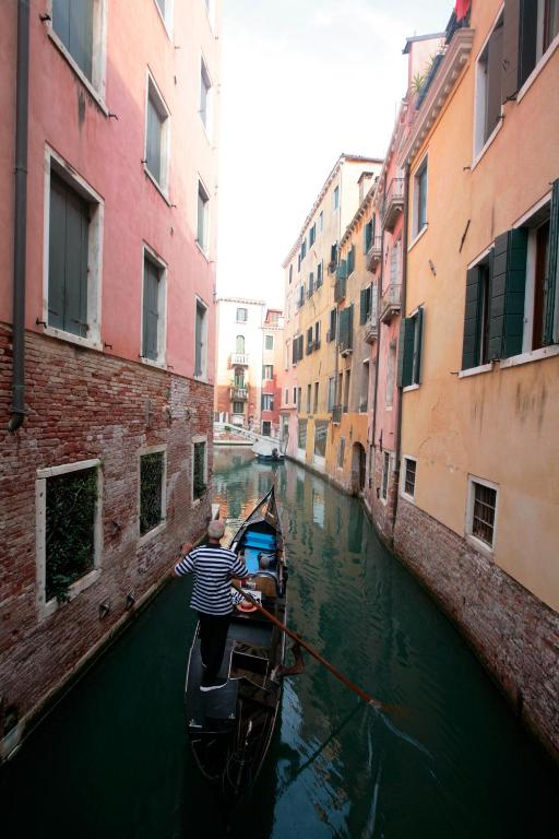 Апартаменты (Апартаменты с 2 спальнями и окном по адресу Calle de le Schiavine, San Marco 4386), Venezia Residence