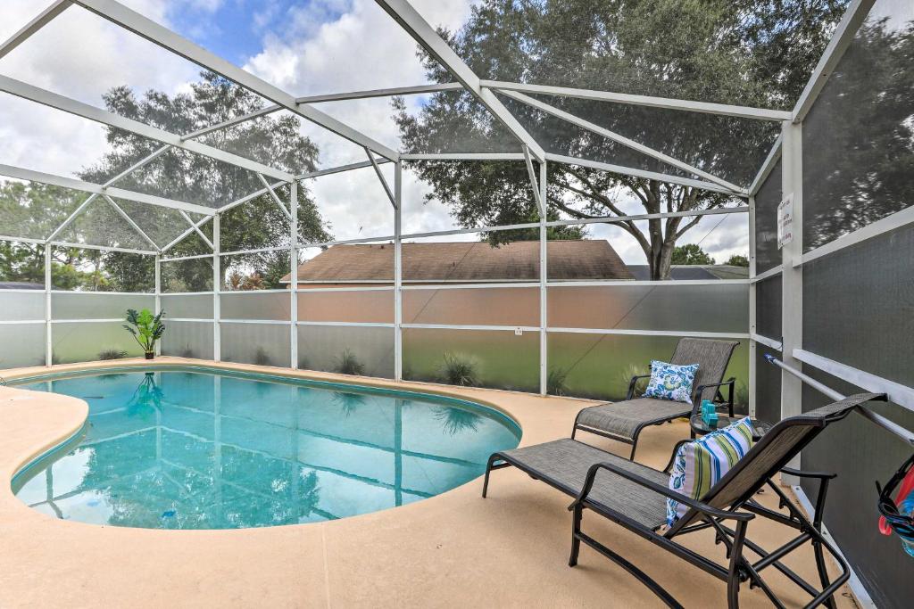 Family Home with Heated Pool and Welcome Gift!