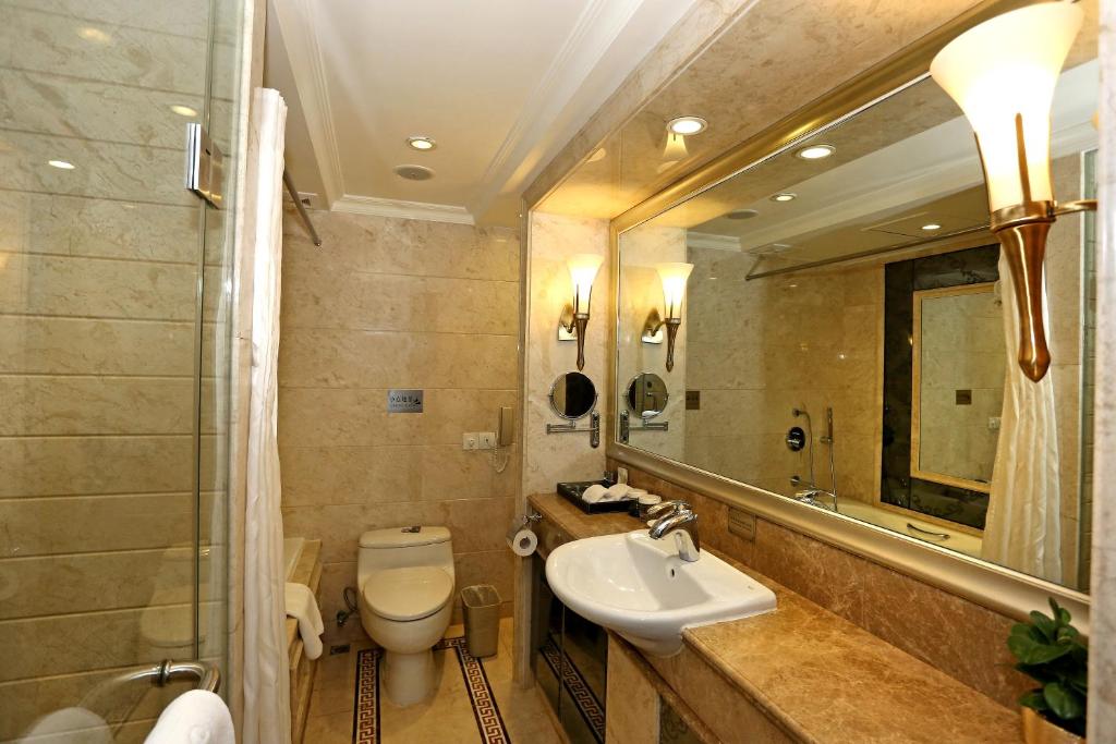 Двухместный (Номер Делюкс с кроватью размера «queen-size») отеля Grand Palace Hotel - Grand Hotel Management Group, Гуанчжоу