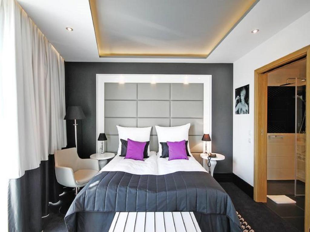 Двухместный (Представительский двухместный номер с 1 кроватью или 2 отдельными кроватями и видом на реку) отеля Piano Hotel Restaurant & Pub, Ополе