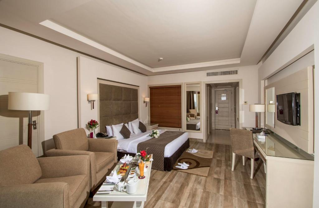 Двухместный (Двухместный номер Делюкс с 1 кроватью и видом на сад) курортного отеля Charmillion Club Resort, Шарм-эль-Шейх