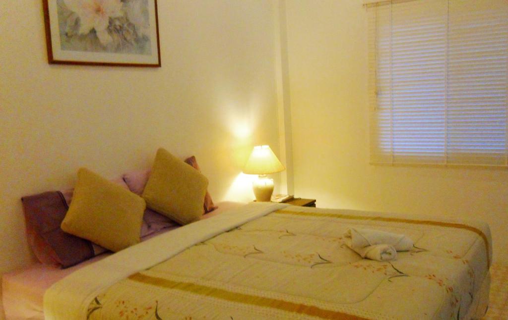 Двухместный (Улучшенный двухместный номер с 1 кроватью) отеля Corner Cafe Bed & Breakfast, Хуахин