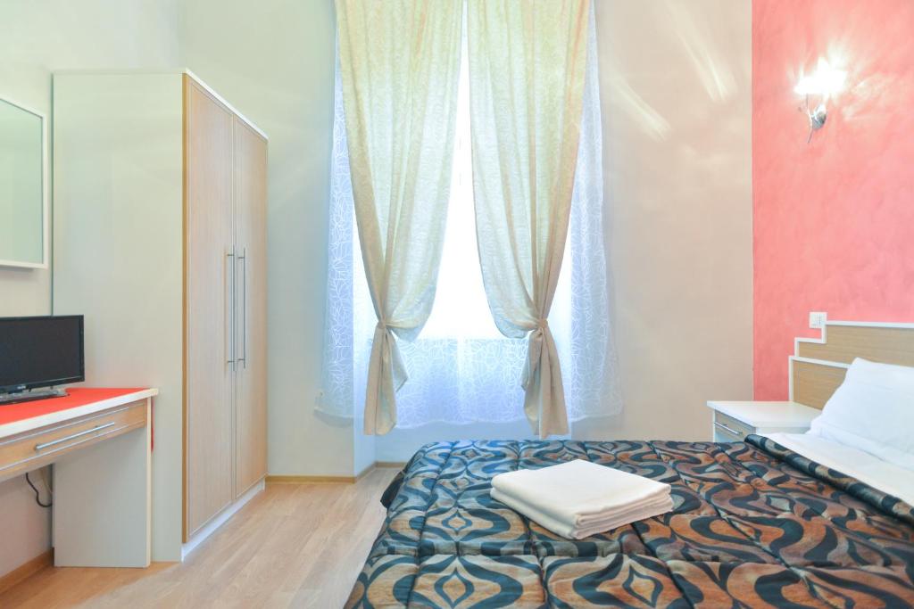 Двухместный (Стандартный двухместный номер с 1 кроватью и общей ванной комнатой) гостевого дома B&T Rooms, Рим