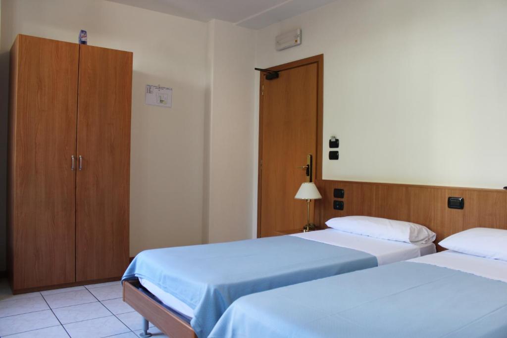 Двухместный (Двухместный номер с 1 кроватью или 2 отдельными кроватями) отеля Albergo Hofer, Больцано