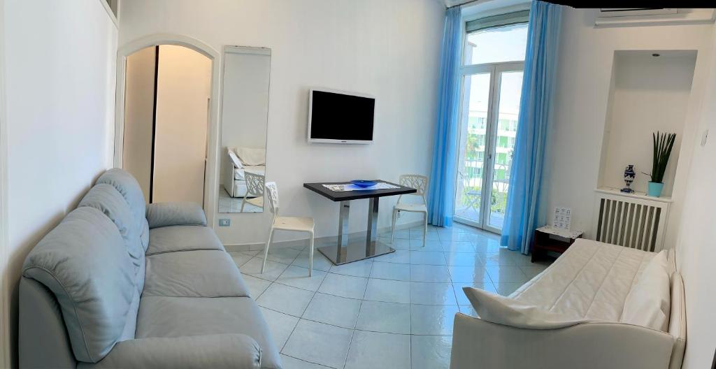 Апартаменты (One-Bedroom Apartment with Balcony -  Separate Building), Sorrento Flats