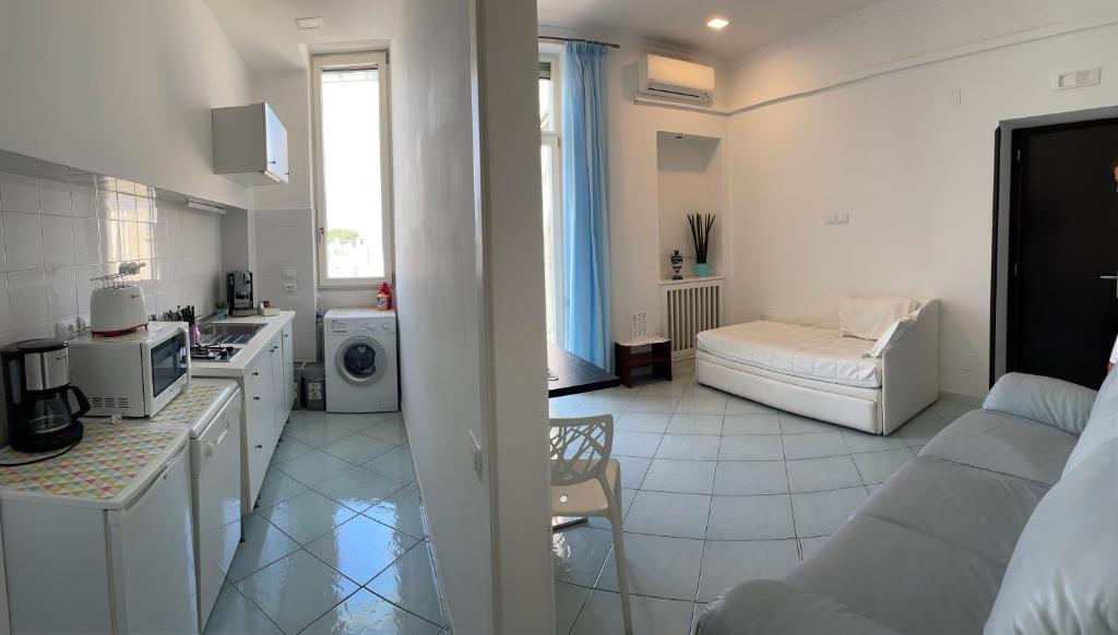 Апартаменты (One-Bedroom Apartment with Balcony -  Separate Building), Sorrento Flats