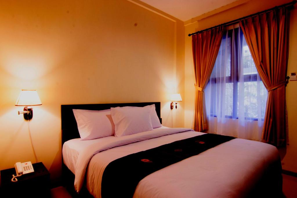 Двухместный (Улучшенный двухместный номер с 1 кроватью или 2 отдельными кроватями и бесплатным трансфером от или до аэропорта (в 1 сторону)) отеля Manggar Indonesia Hotel, Кута