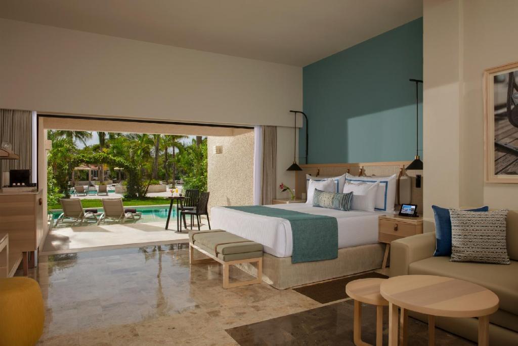 Семейный (Семейный суперлюкс, вид на сад) курортного отеля Dreams Puerto Aventuras Resort & Spa - All Inclusive, Пуэрто-Авентурас