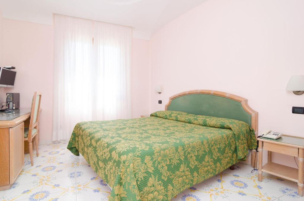 Двухместный (Стандартный двухместный номер с 1 кроватью) отеля Hotel Terme Saint Raphael, Искья