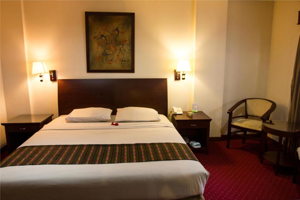 Двухместный (Представительский двухместный номер с 2 отдельными кроватями) отеля Cipta Hotel Wahid Hasyim, Джакарта