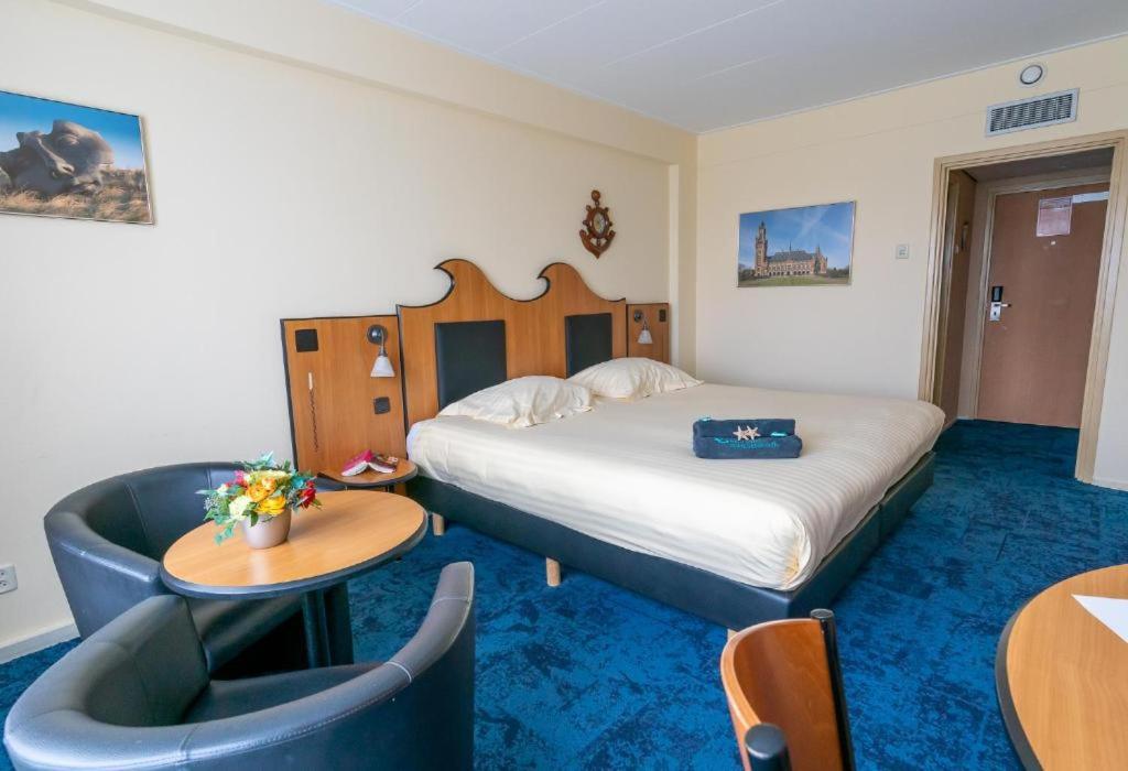 Двухместный (Улучшенный двухместный номер с 1 кроватью или 2 отдельными кроватями) отеля Badhotel Scheveningen, Схевенинген