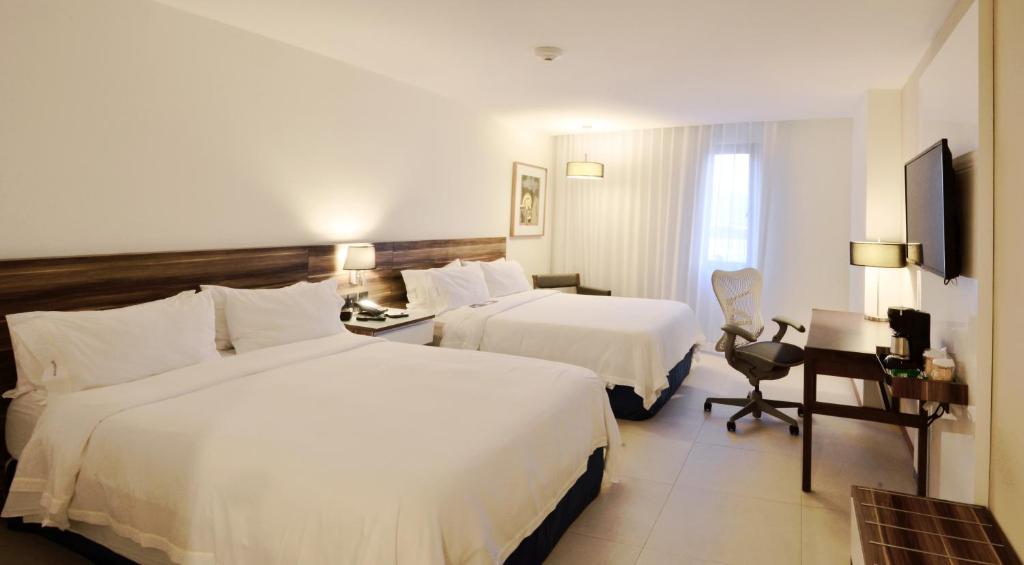 Сьюит (Люкс с 2 кроватями – для некурящих) отеля Holiday Inn Express Puerto Vallarta, Пуэрто-Вальярта