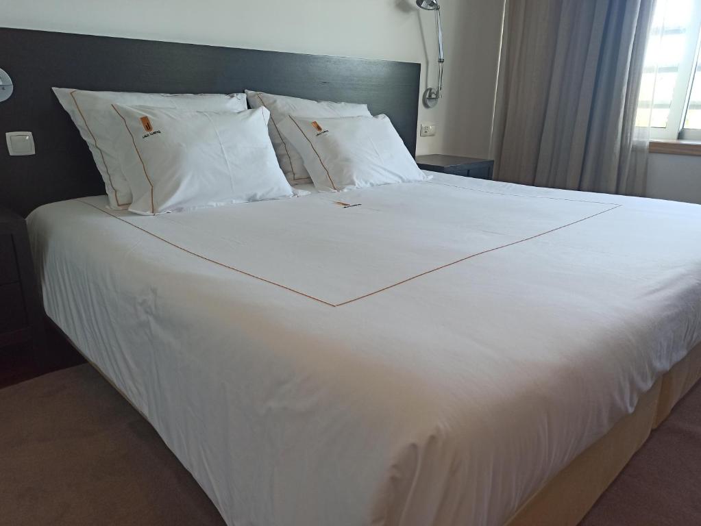 Двухместный (Двухместный номер Делюкс с 1 кроватью) отеля Hotel Vila Luena, Вила-Верди