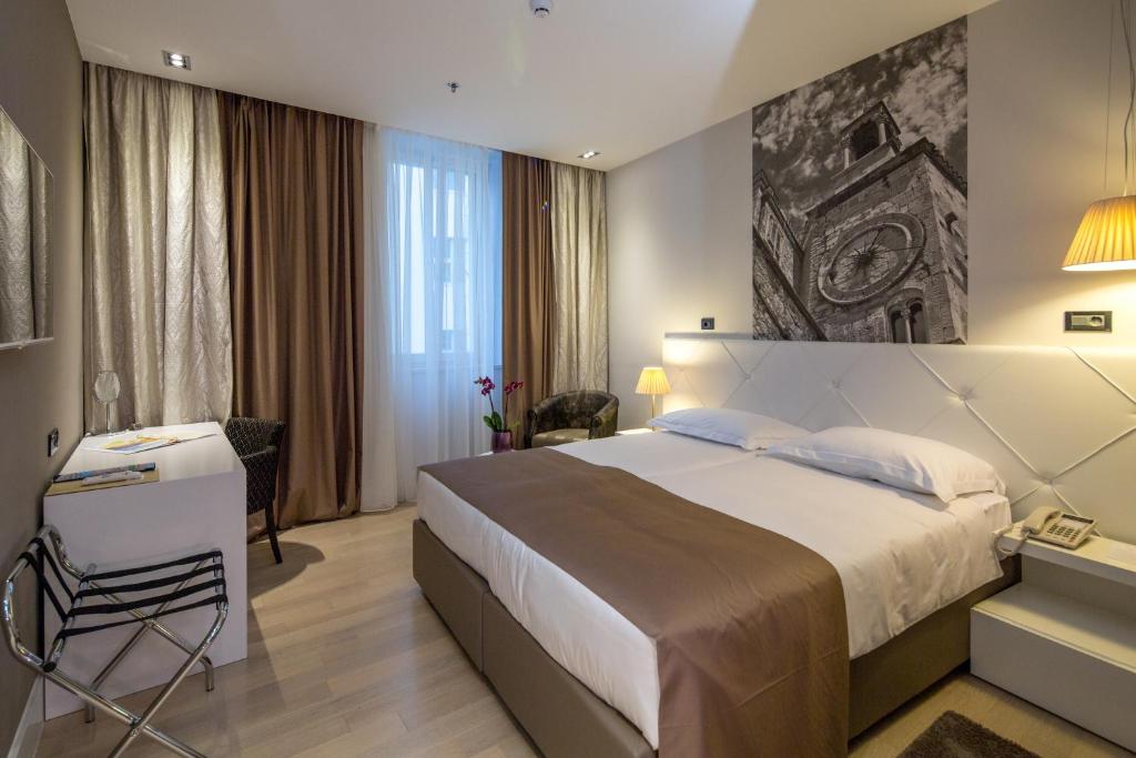 Двухместный (Специальное предложение — Двухместный номер с 1 кроватью — Пакет услуг «Городская поездка») отеля Cornaro Hotel, Сплит