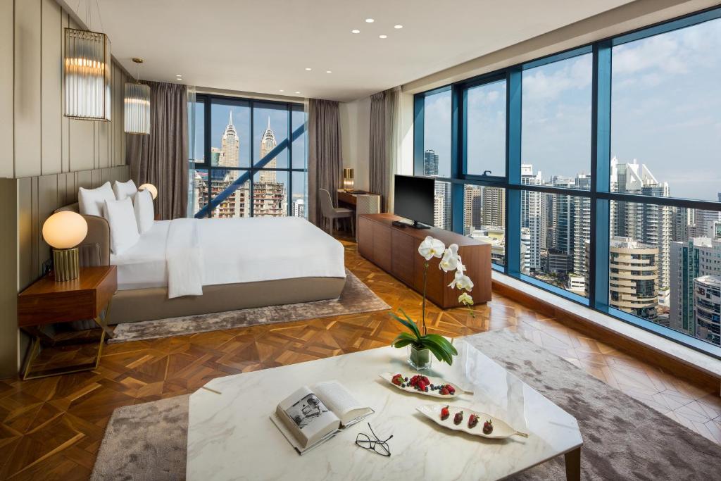 Апартаменты (Королевский пентхаус с 5 спальнями) апарт-отеля Millennium Place Barsha Heights Hotel Apartments, Дубай