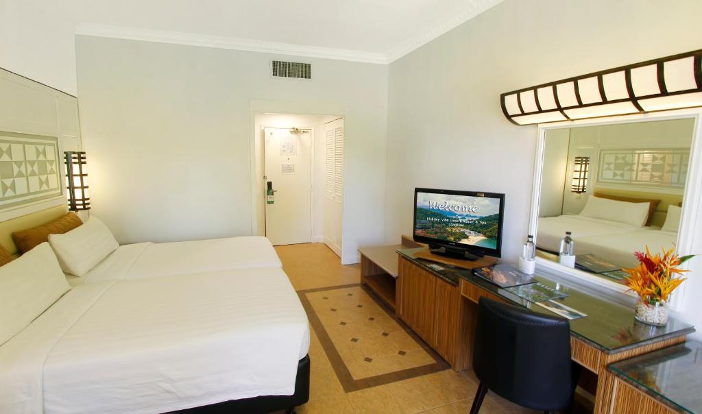 Двухместный (Улучшенный двухместный номер с 1 кроватью или 2 отдельными кроватями) курортного отеля Holiday Villa Beach Resort & Spa Langkawi, Лангкави