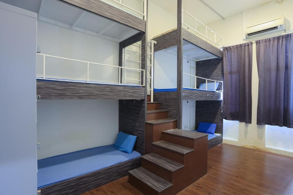 Номер (Bed in Female Dorm Room), ZigZag Travellers Home(Marquee Guest Houzz)