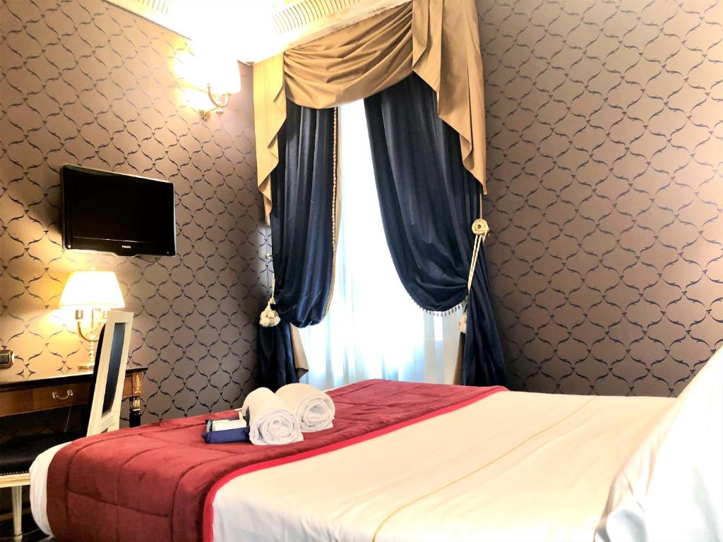 Двухместный (Улучшенный двухместный номер с 1 кроватью или 2 отдельными кроватями) отеля Hotel Manfredi Suite In Rome, Рим