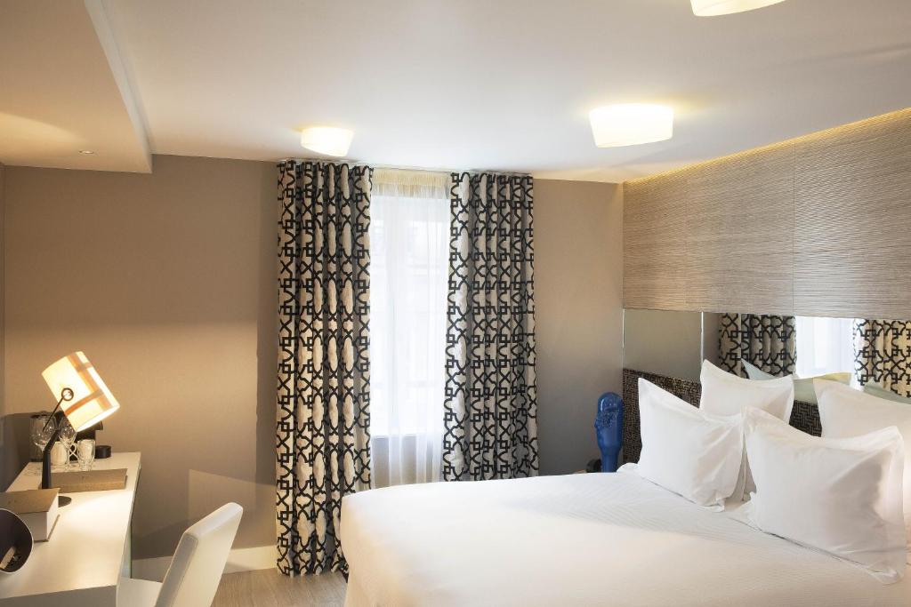 Двухместный (Улучшенный номер с кроватью размера «queen-size») отеля Hotel Dupond-Smith, Париж