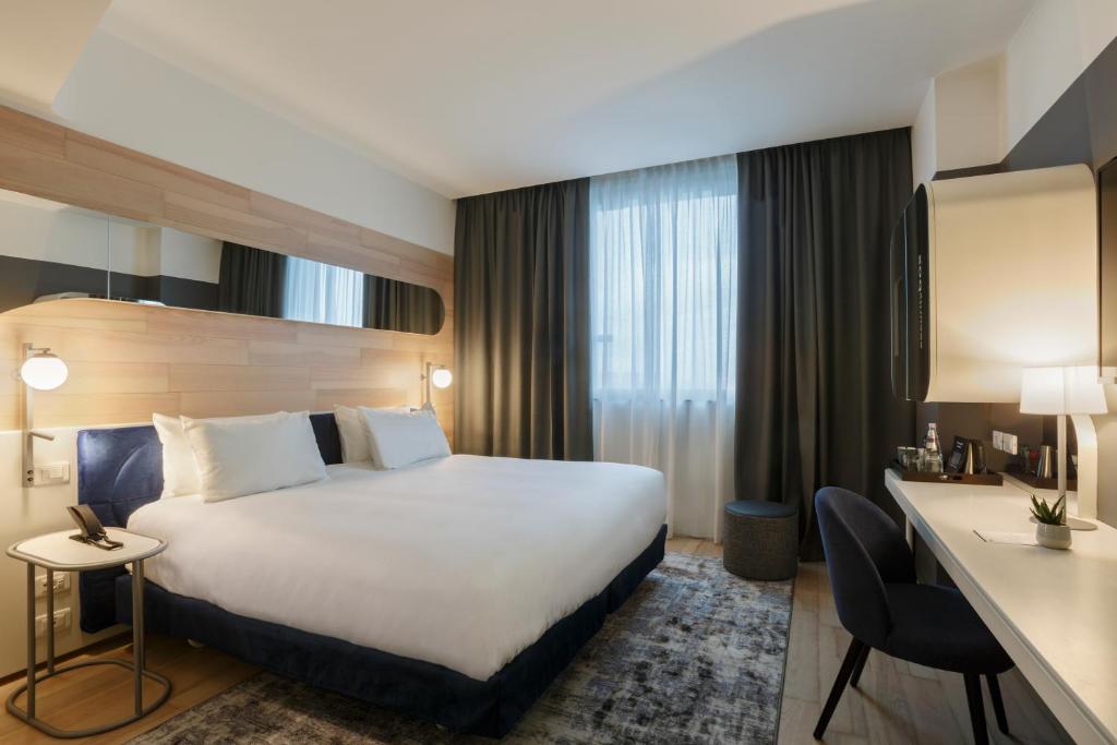 Двухместный (Стандартный номер с кроватью размера «king-size») отеля Barceló Milan, Милан