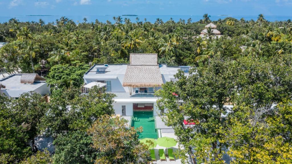 Вилла (Королевская вилла «Пляж» с 3 спальнями и бассейном) курортного отеля Emerald Maldives Resort & Spa-Platinum All Inclusive, Фасмендху