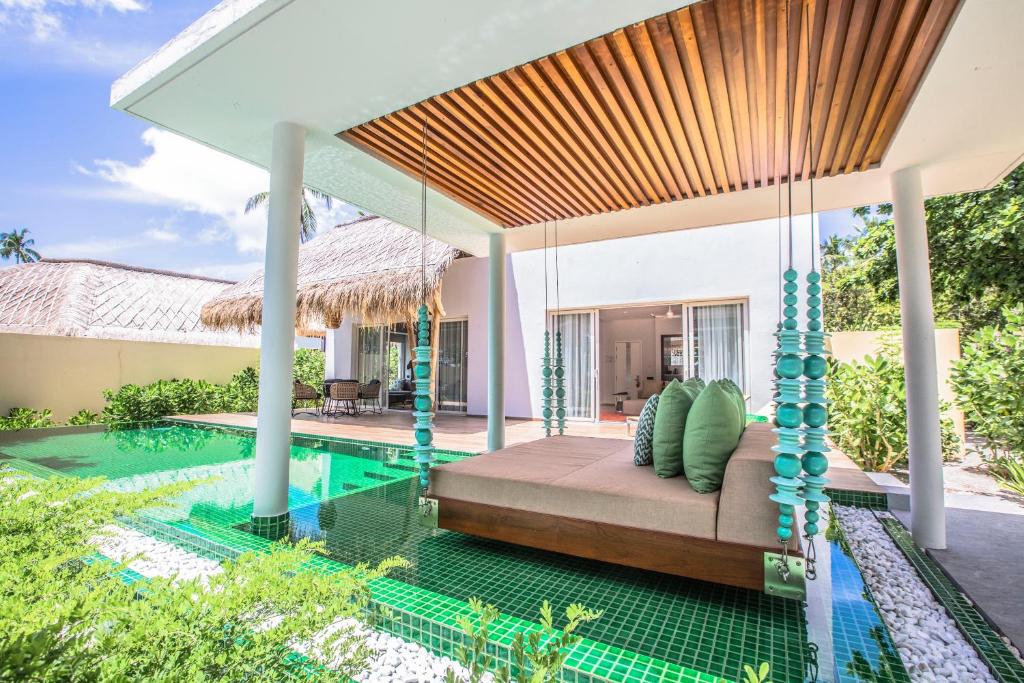 Сьюит (Улучшенная вилла «Пляж» с бассейном) курортного отеля Emerald Maldives Resort & Spa-Platinum All Inclusive, Фасмендху