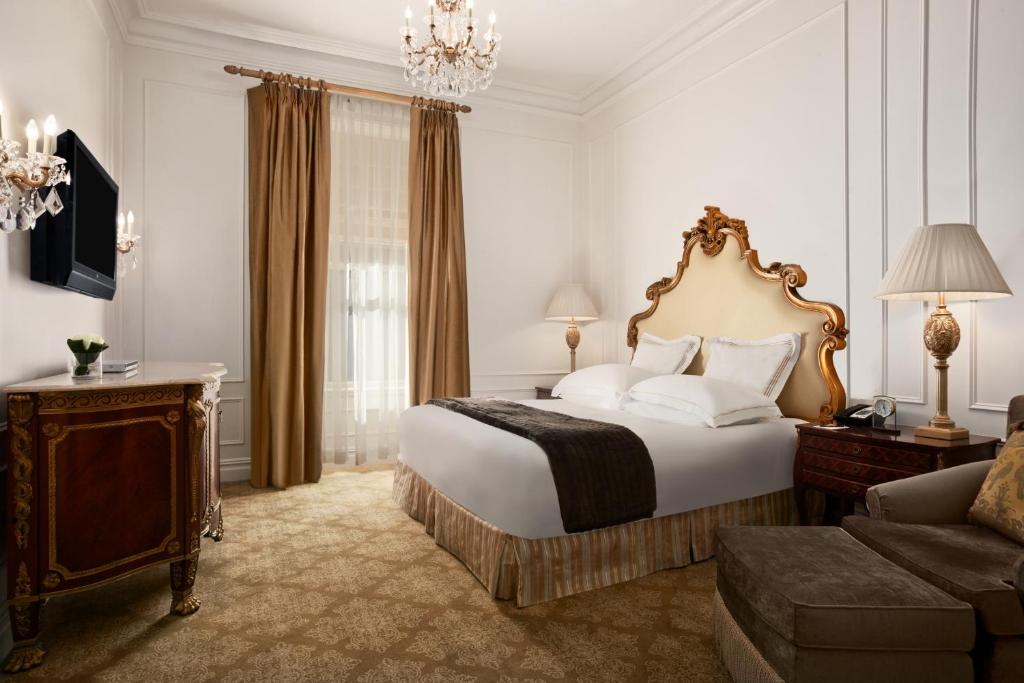 Двухместный (Номер Делюкс с кроватью размера «king-size») отеля The Plaza, Нью-Йорк